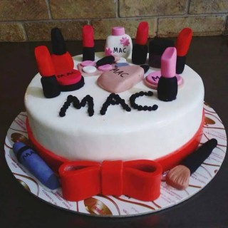 Τούρτα γενεθλίων καλλυντικα